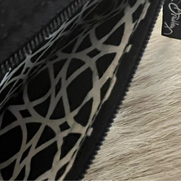 VERA BRADLEY Night & Day Trifold Euro Wallet 2010 Black & White Floral Y2K Small - Picture 4 of 14